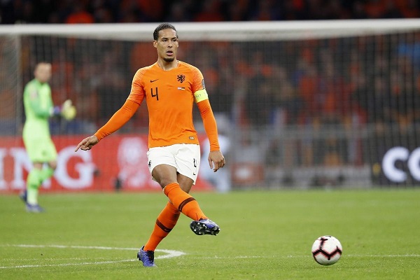 為什么足球場(chǎng)上的隊(duì)長(zhǎng)會(huì)帶著一個(gè)袖標(biāo)？