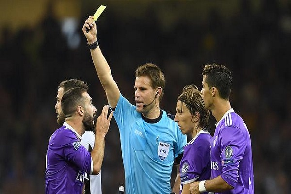 在歐冠比賽中，什么是黃牌累積禁賽規(guī)則？