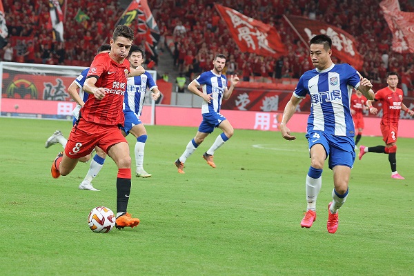 上海海港逆轉(zhuǎn)勝天津津門虎，以2-1取得勝利！