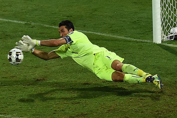 足球守門員能出球區(qū)嗎？