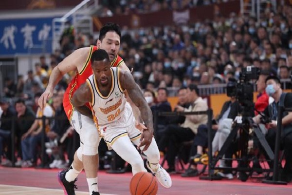 CBA外援?dāng)?shù)量限制，是否限制了聯(lián)賽發(fā)展？