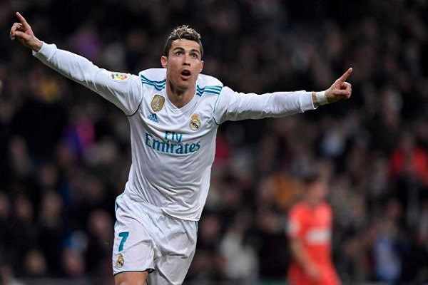 歐冠如何在小組賽中確保晉級淘汰賽階段的競爭力？