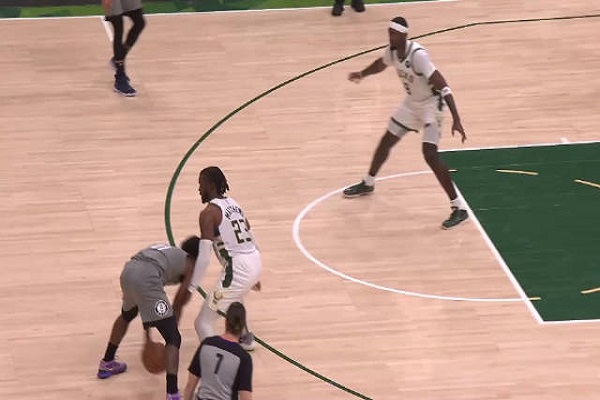 籃球投三分被犯規(guī)幾個罰球？