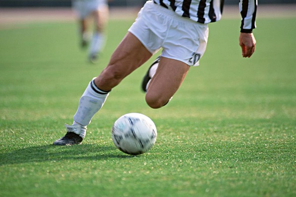 有哪些門將改踢前鋒最成功的人?