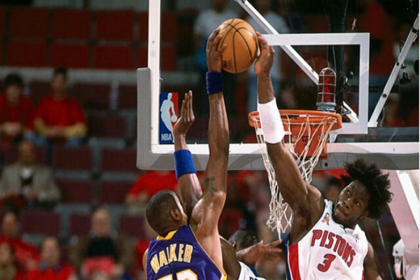 籃球蓋帽時(shí)球權(quán)是進(jìn)攻球隊(duì)還是防守球隊(duì)？